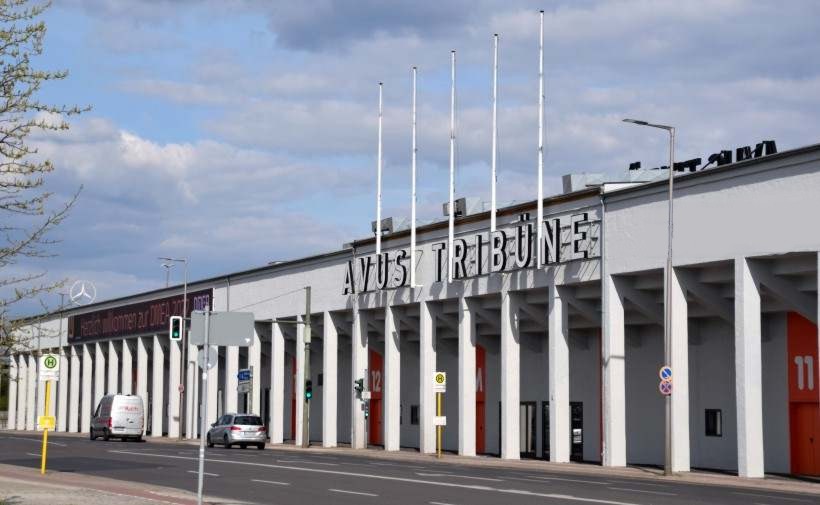restaurierte AVUS Zuschauertribne
