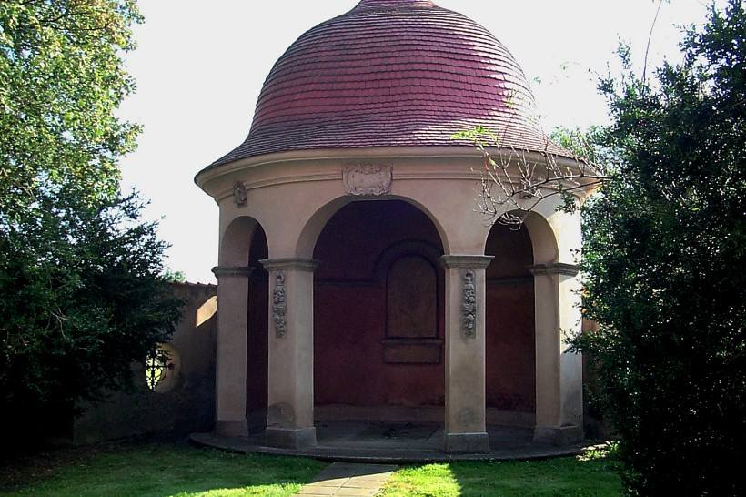 Mausoleum der Familie Borsig auf dem Dorffriedhof in Gro� Behnitz.