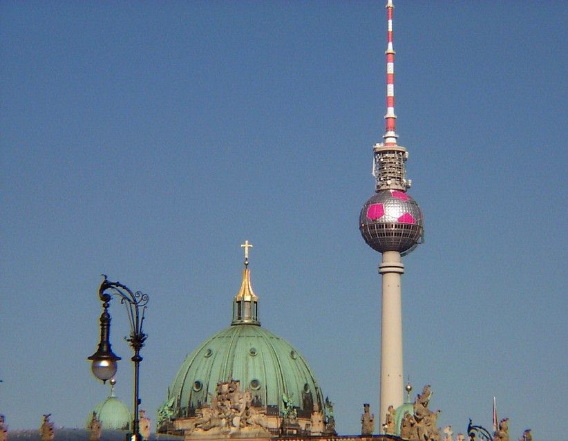 Berliner Dom und Fernsehturm (Telespargel). 