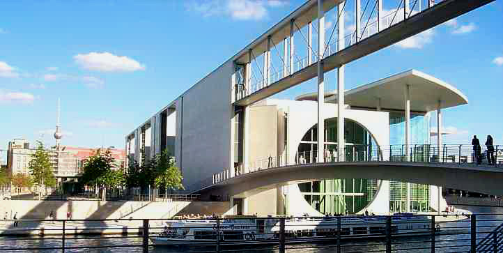 Brckenschlag ber die Spree, der Marie-Elisabeth-Lders-Steg.