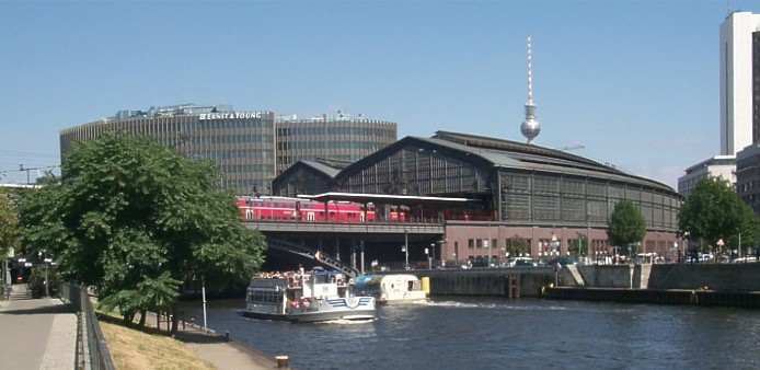 S- und Fernbahnhof Friedrichstrasse in Berlin-Mitte