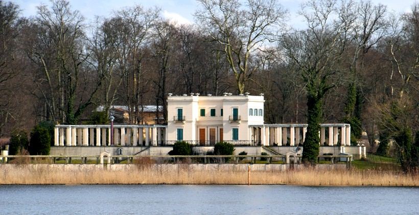 Casino am Havelufer in Glienicke.