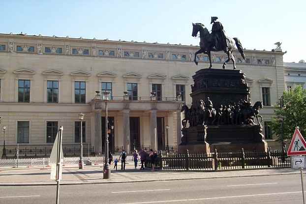 Das Kaiserpalais und Standbild Friedrich des Groen