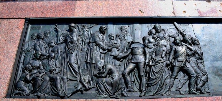 Bronzerelief am Sockel der Siegess�ule - Erst�rmung der D�ppeler Schanzen.