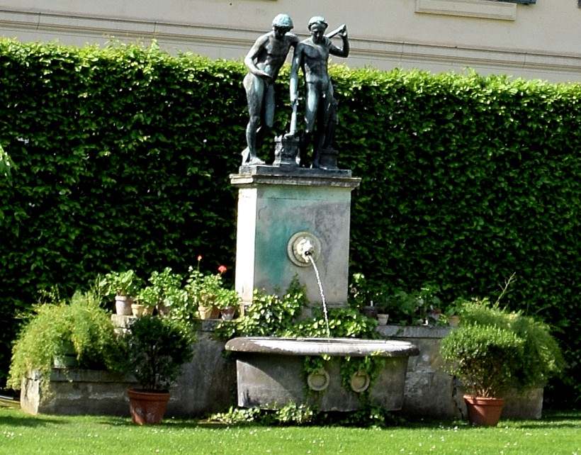 Der dreistufige Sockel als Standplatz f�r die Ildefonso-Gruppe.