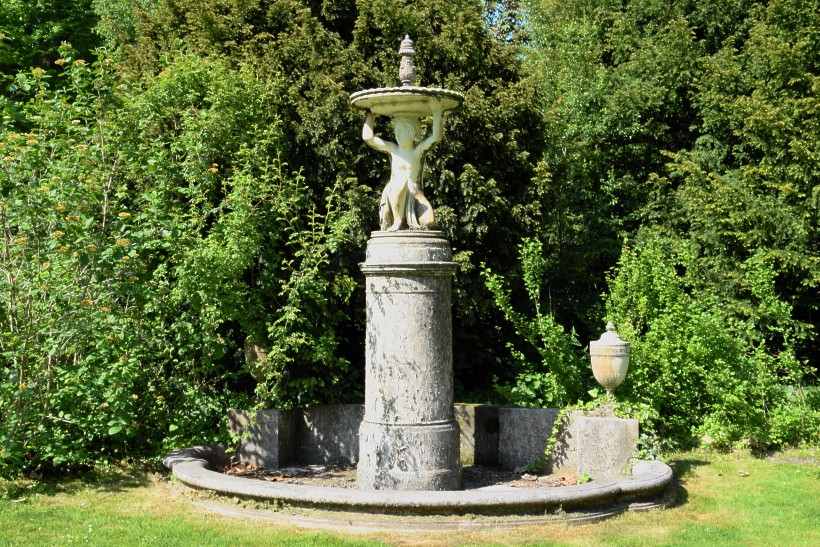 Der Knabenbrunnen im Pleasureground Glienicke.