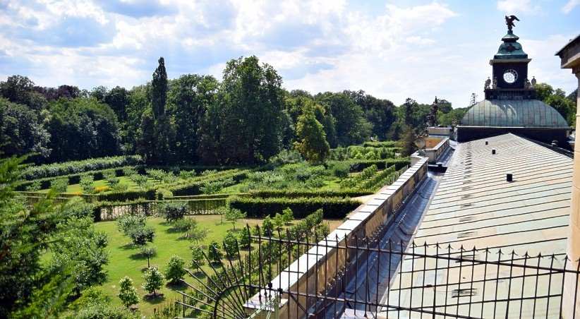 Kirschgarten vor den Neuen Kammern in Sanssouci.