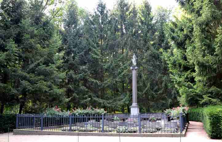 Familiengrabsttte der Familien von Humboldt und von Heinz.