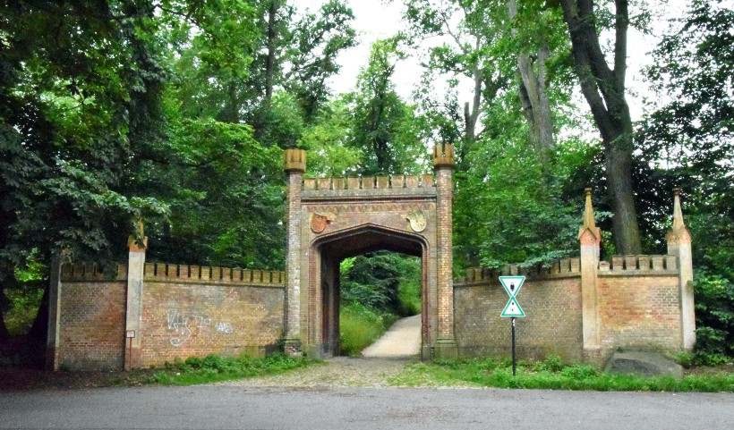 Das "J�gertor" befindet sich an der Uferchaussee der Havel, am Krughorn,