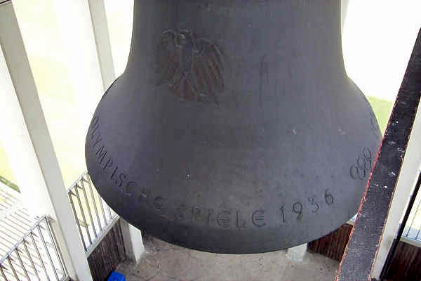 Olympiaglocke, oben im Glockenturm